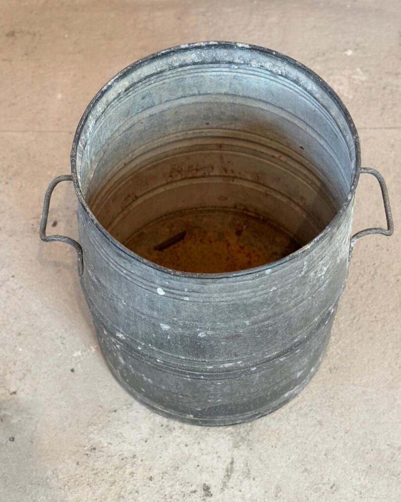 Metal bucket with handles - Retro Bazaari